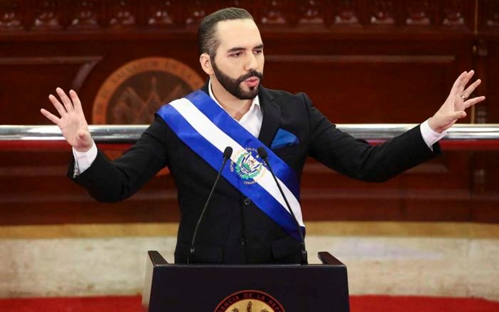 gasto público El Salvador 2026