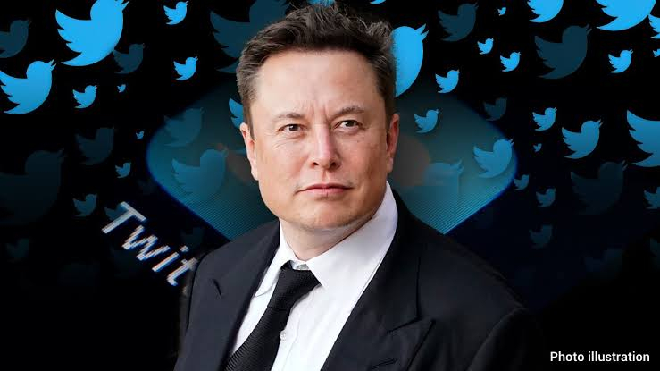 Elon Musk completa compra de Twitter y despide inmediatamente a directores