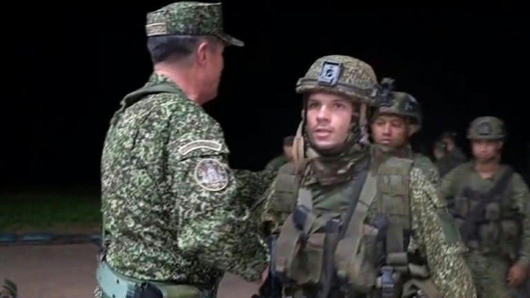 Liberan militares guerrillero Colombia
