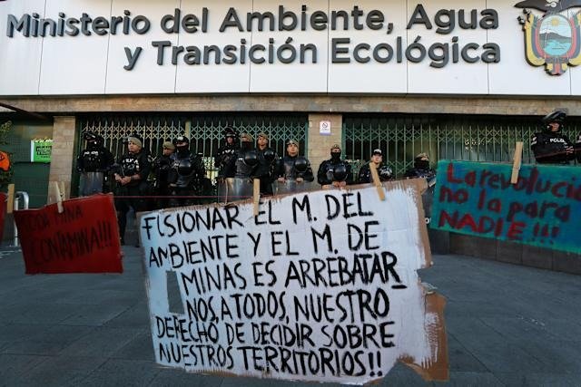 Ambientalistas contra recortes ambientales de Noboa Quito