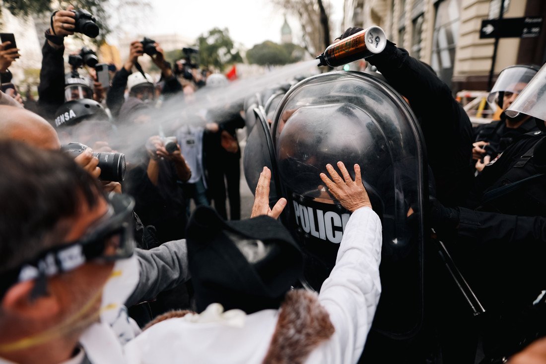Represión policial en protesta jubilados Argentina