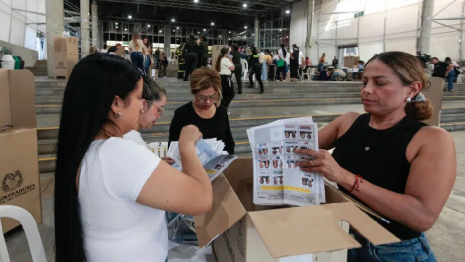 Escrutinio en Colombia coincide con el preconteo y organismos internacionales rechazan denuncias de fraude