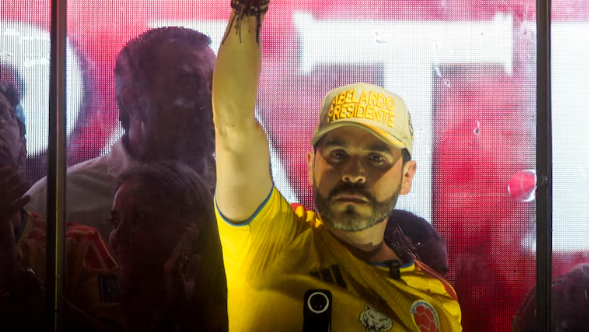 Juez prohíbe a Abelardo de la Espriella usar la camiseta de la Selección Colombia en su campaña presidencial