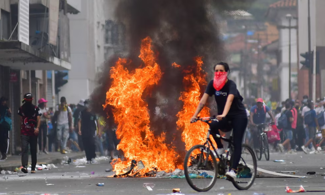 Exconcejal de Cali denuncia supuestos mensajes que llamarían a generar disturbios tras las elecciones presidenciales
