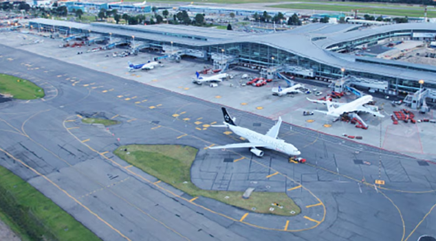 IATA alerta que impuestos y regulaciones elevan el costo de viajar en avión en Colombia