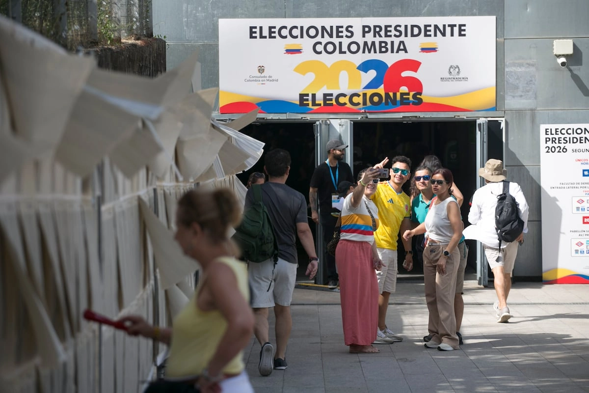 Todo listo para la 2da vuelta de las elecciones en Colombia entre Cepeda y De la Espriella