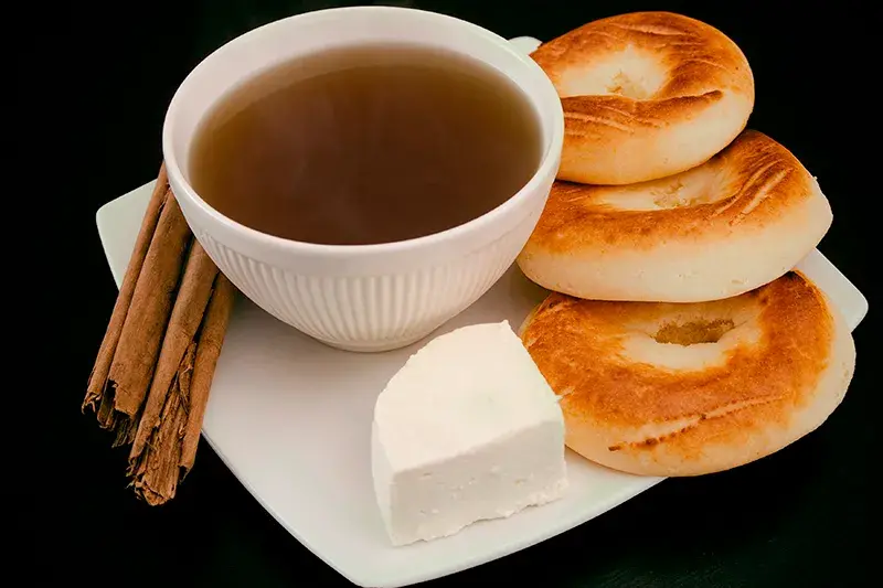 Un viaje de sabor con las bebidas típicas que definen la tradición en Colombia
