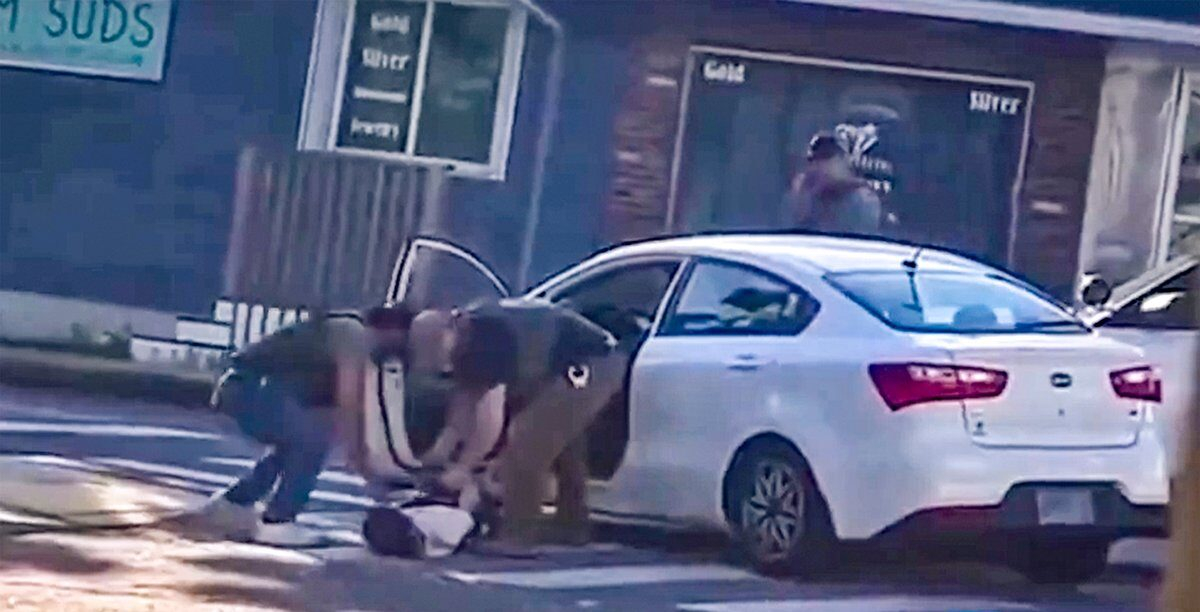 Videos contradicen informe de ICE sobre homicidio de migrante
