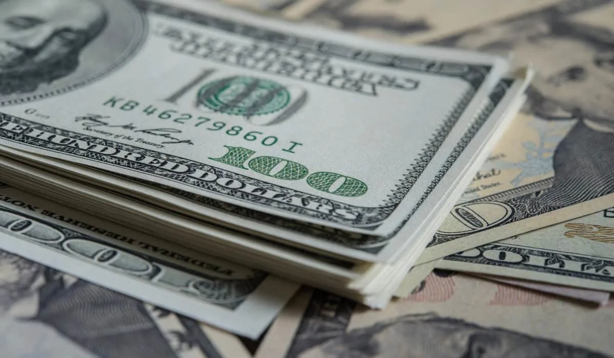 Conoce por qué el dólar en Colombia registra fuertes caídas durante este mes