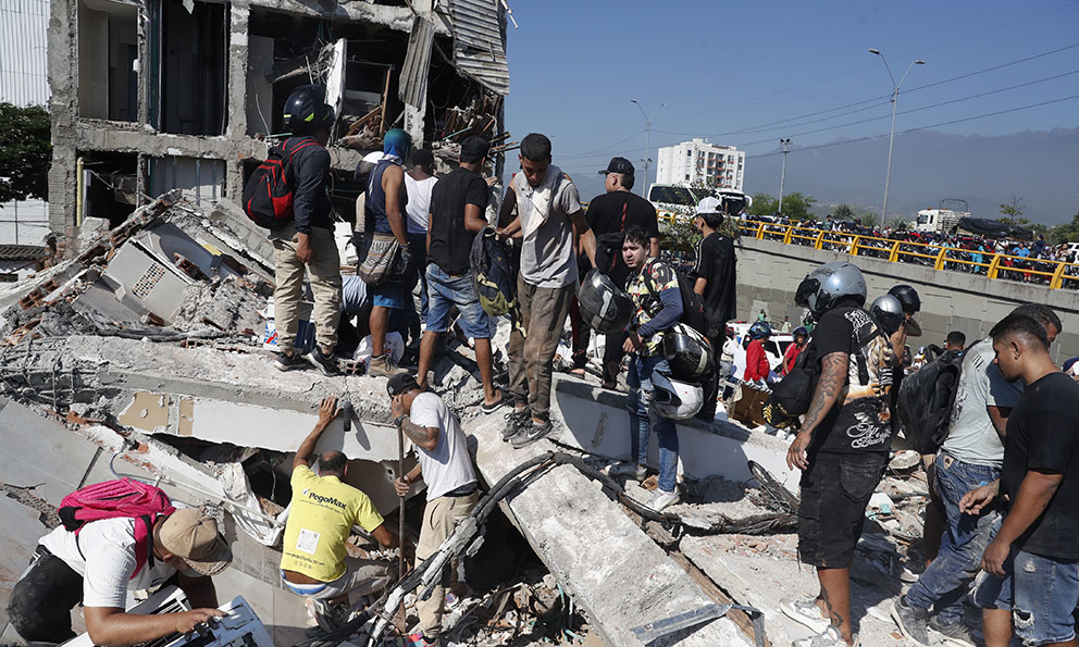 Aumenta a 234 la cifra de muertos por el sismo en Colombia