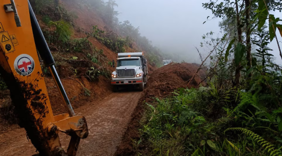 ¡Se rompe el aislamiento! Reabren a un carril la vía hacia el epicentro del terremoto en Chocó