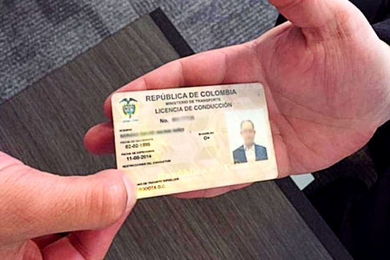Las sanciones y causales para perder la licencia de conducir por llevar esto en la guantera