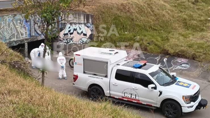 Investigan hallazgo de cuerpo con signos de violencia en canal de aguas negras de Bogotá