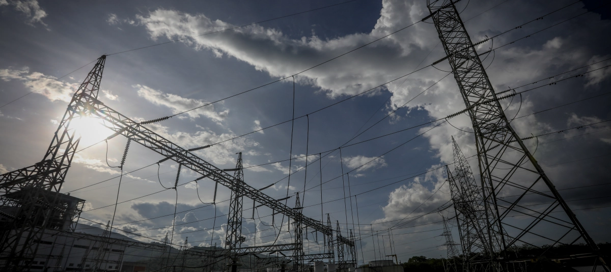 Colombia enfrenta rezagos en infraestructura y generación eléctrica